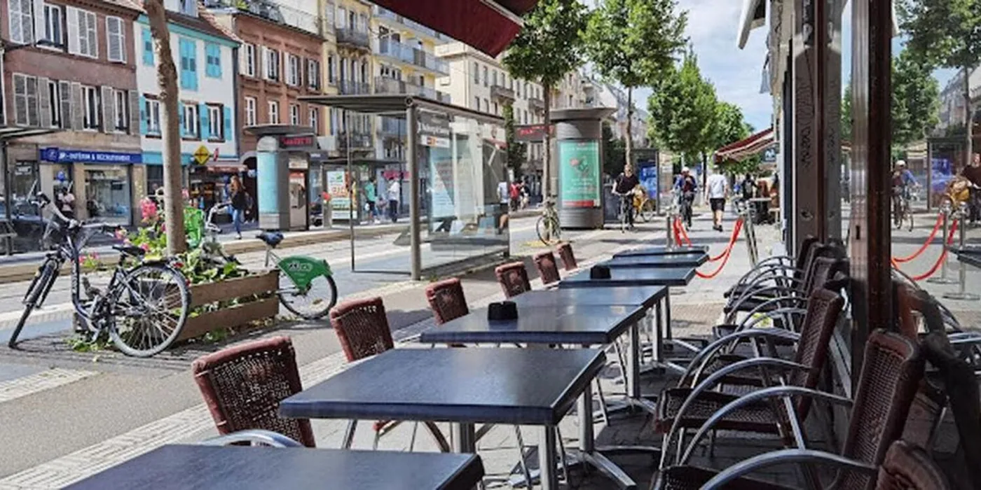 La terrasse sur le trottoir du Faubourg-de-Saverne